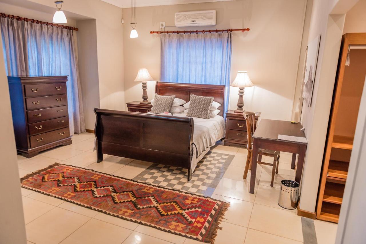 Chateau B&B Piet Retief ภายนอก รูปภาพ